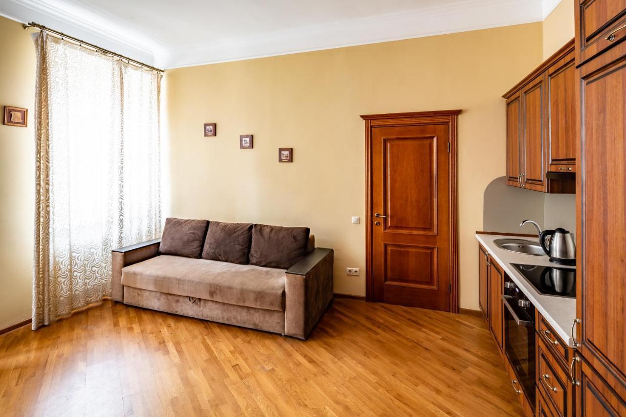 13 Franka Apartment 1 Lviv Kültér fotó