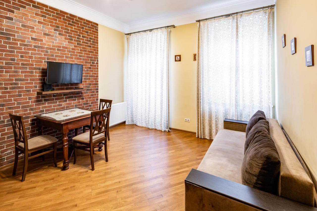 13 Franka Apartment 1 Lviv Kültér fotó